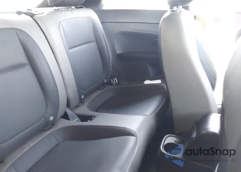 2015 Volkswagen Beetle 1.8T Fleet Edition z USA, uszkodzony, nr VIN 3VWF17AT8FM610580